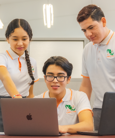 Estudiantes del CECyTE CESS (imagen de muestra, reemplázala por una foto real)